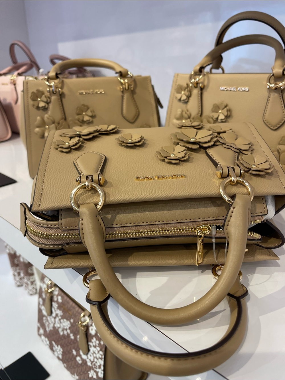 MICHAEL KORS Marilyn Sm Floral Embellished Satchel Messenger Crossbody
Camel
NWT - Picture 6 of 14
